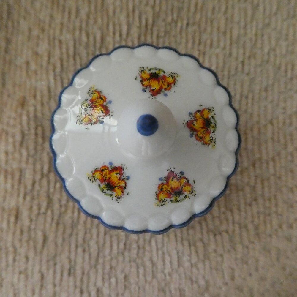 Vintage Reutter Porzellan of Germany Round Lidded Trinket Box